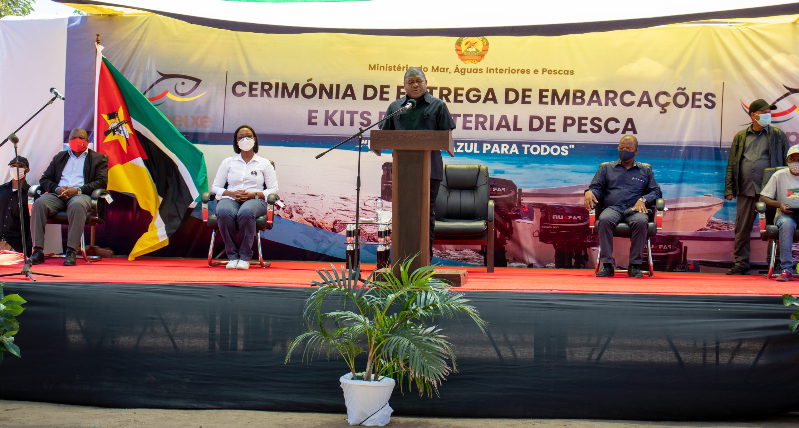 Read more about the article PR faz entrega de Embarcações e kits de material de Pesca em Cabo Delgado.